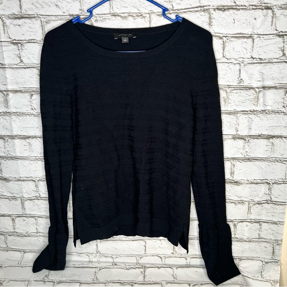 Ann Taylor long sleeve sweatshirt size M